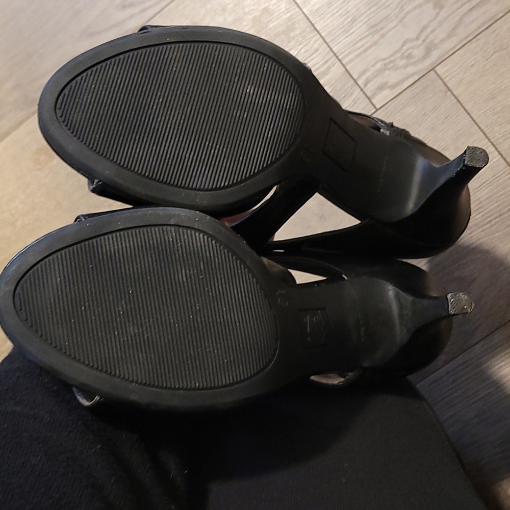 Heels - Picture 5 of 7